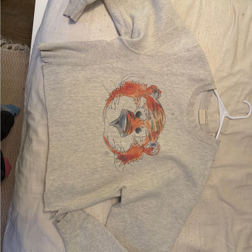 Gray Sweatshirt with tiger Graphic